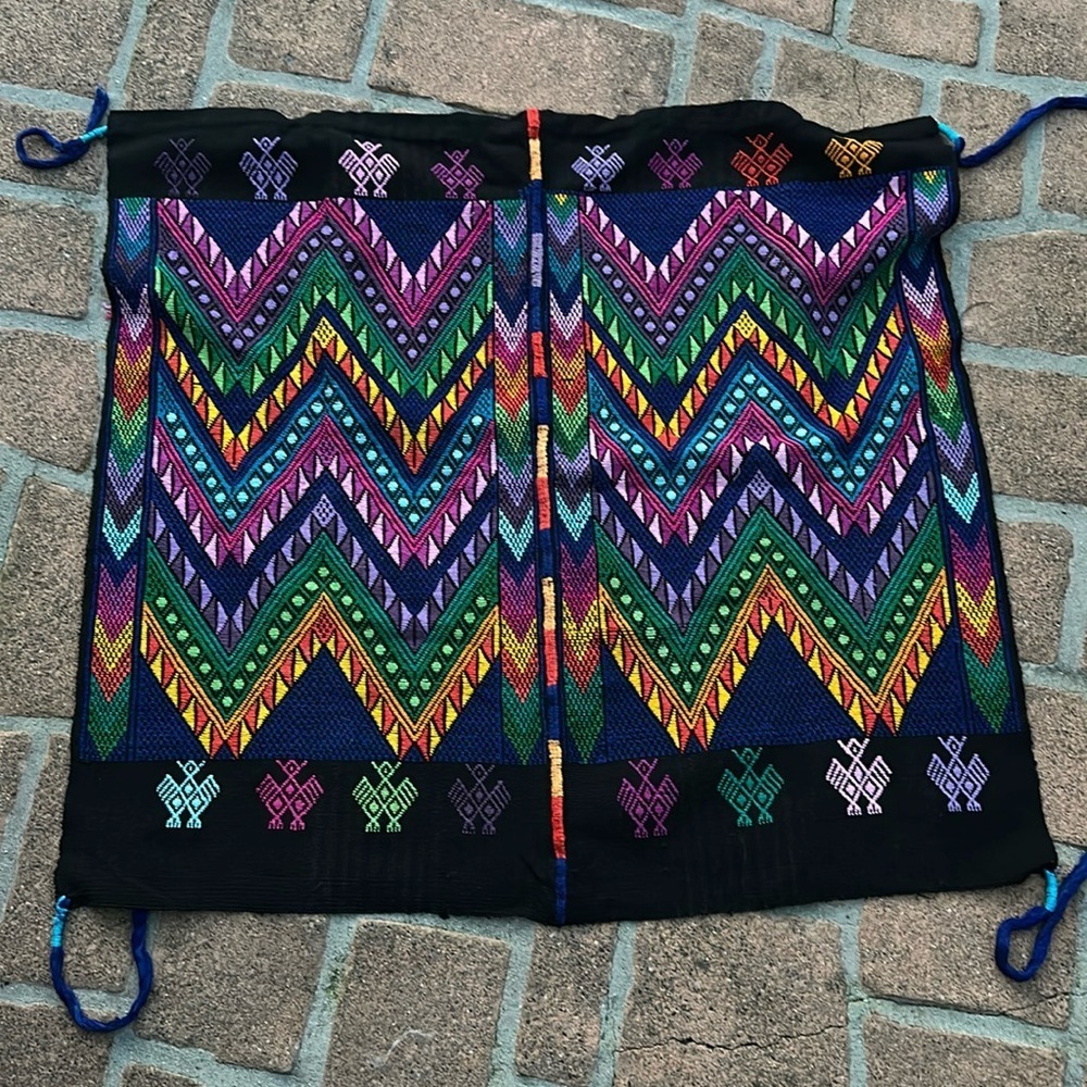 🖤💜🖤Vintage handmade Guatemalan table runner material wall art
